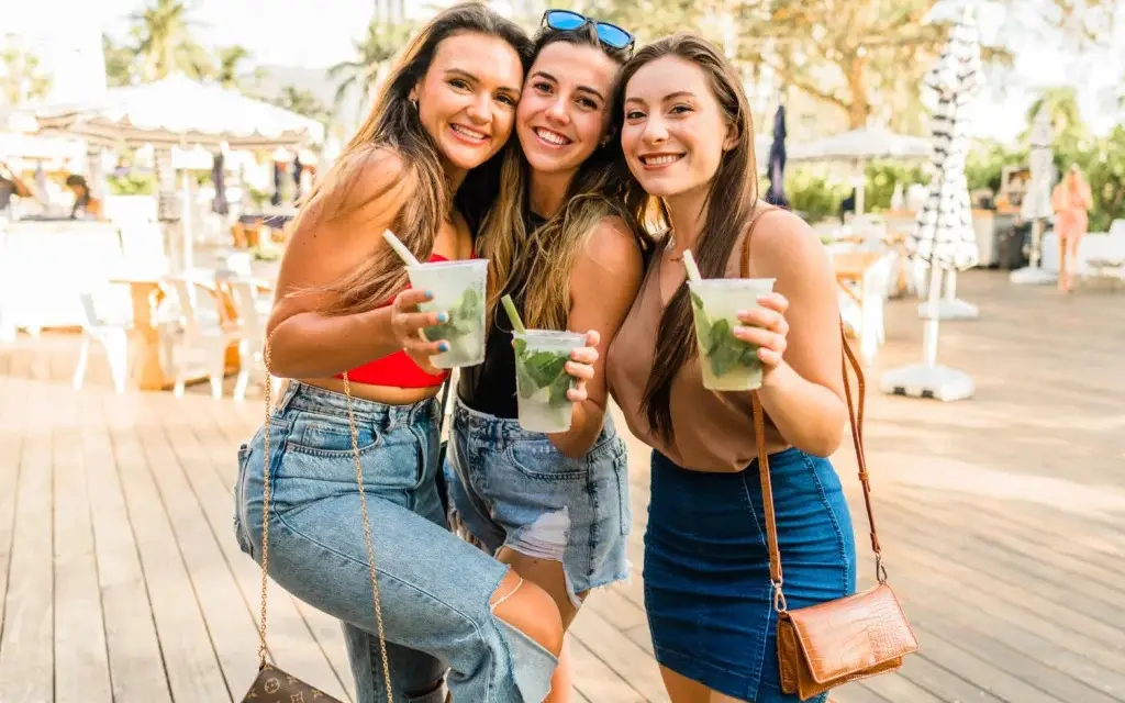 Girls with cocktails in hand - The Wharf Fort Lauderdale Girls with cocktails in hand